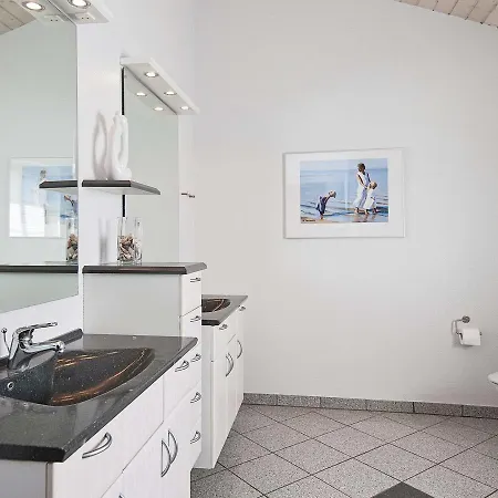 Five-bedroom Holiday In Romo 2
