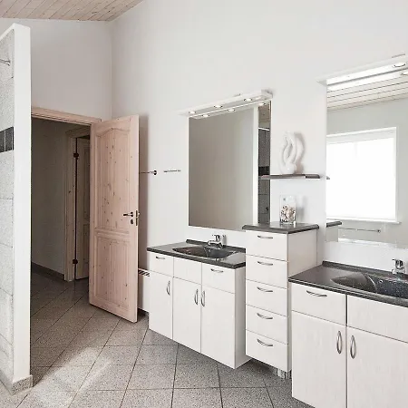 Five-bedroom Holiday In Romo 2